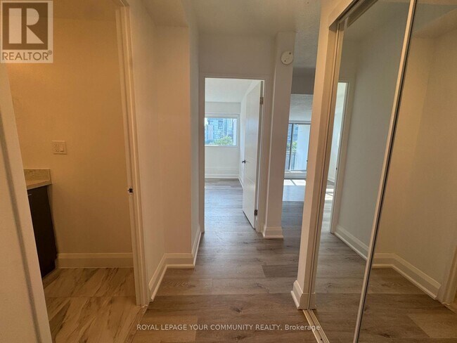 Building Photo - 191 Sherbourne St