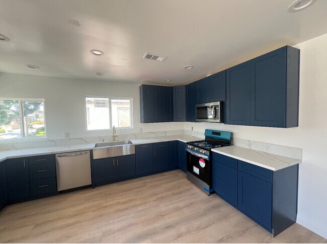 Foto del edificio - 1539 W 213th St