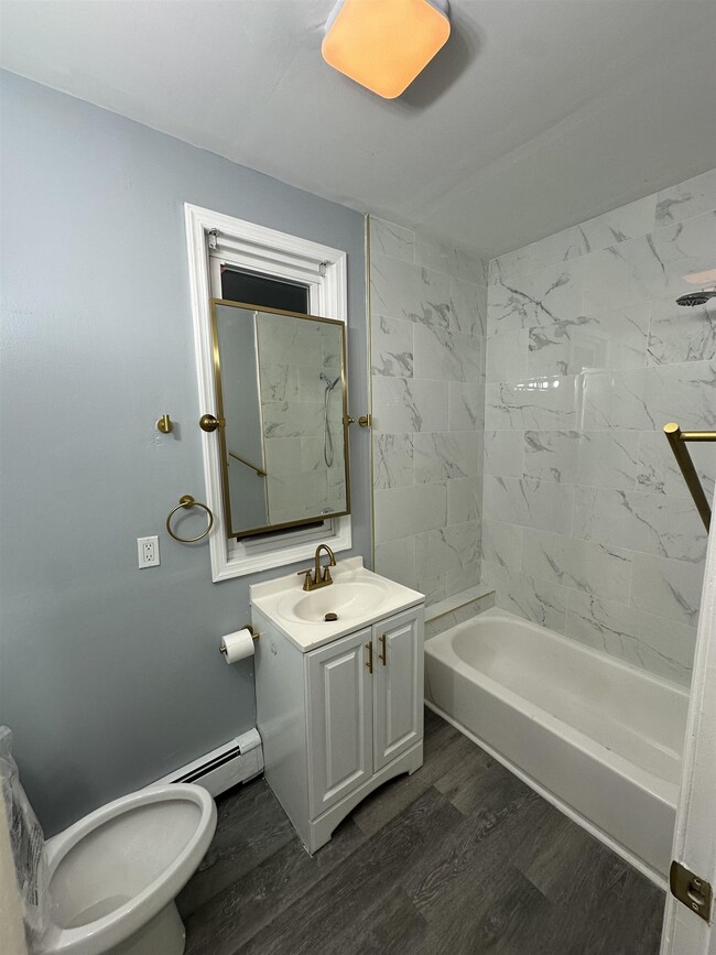 Building Photo - 313 Pearsall Ave