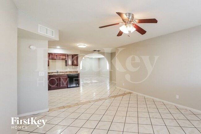 Building Photo - 8439 S 9th Pl