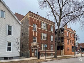 Building Photo - 1404 W Cornelia Ave