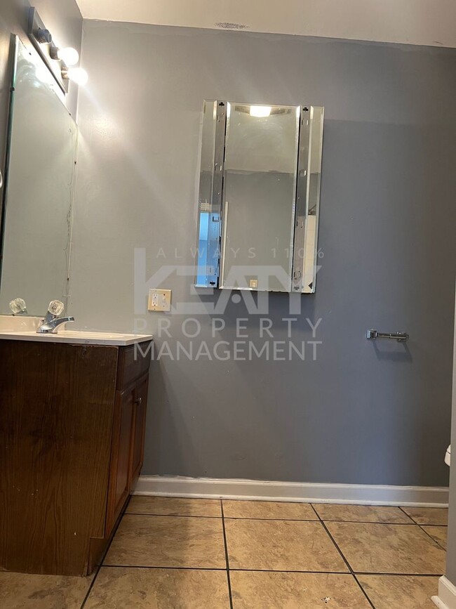 Building Photo - 3 Bedroom, 2 Bathroom House is Available Now!