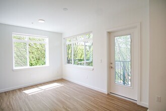 Building Photo - 2320 N Vancouver Ave
