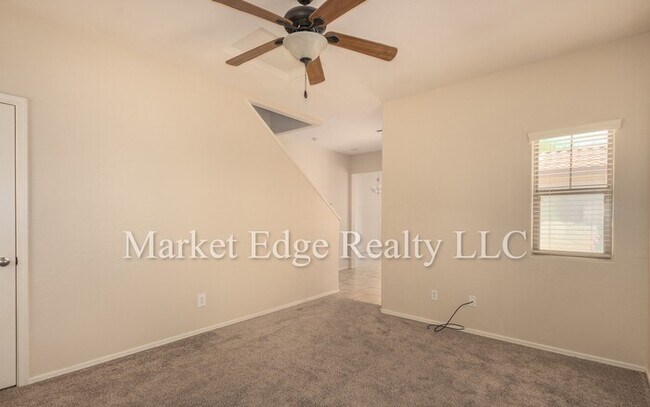 Building Photo - 3Bed/2.5Bath House in Goodyear!