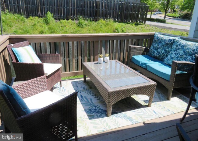 Building Photo - 4006 Woodland Dr