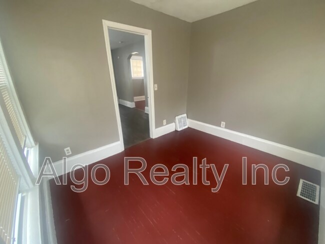 Foto del edificio - 2511 N Logan Ave