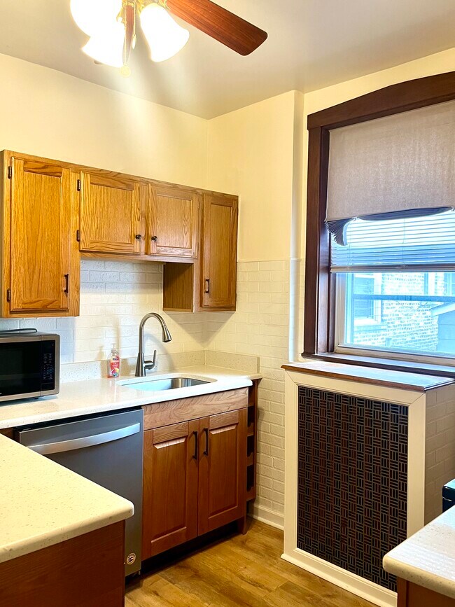 Cocina con lavavajillas - 3941 N Christiana Ave
