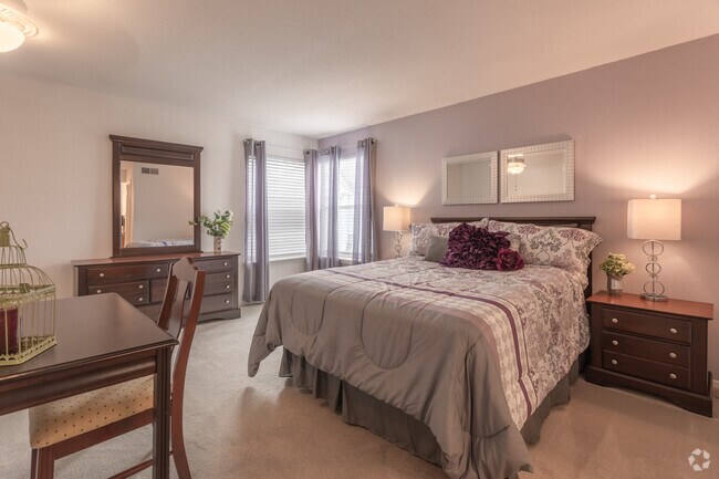 1HAB,1BA,-720SF Casa adosada - Royal Pointe