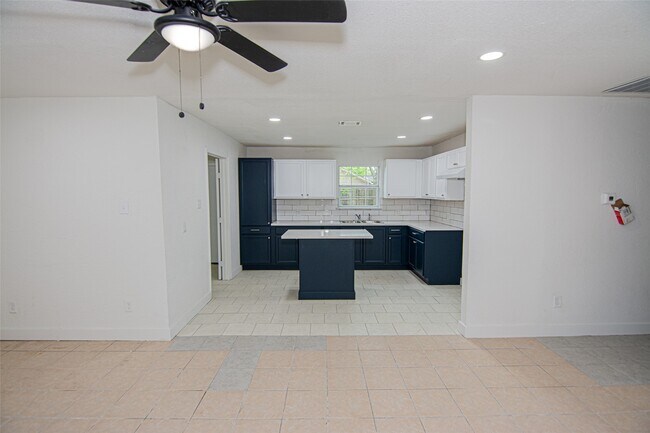 Building Photo - 10815 Ritow St
