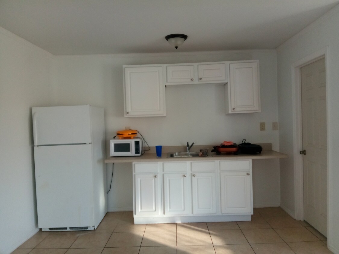 Building Photo - 8222 Shriver Dr