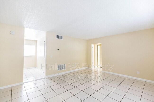 Foto del edificio - 1629 W Oak Ridge Rd