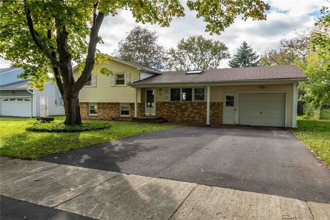 Building Photo - 5 Adeane Dr W