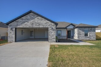 Building Photo - 3700 Skylane Ave