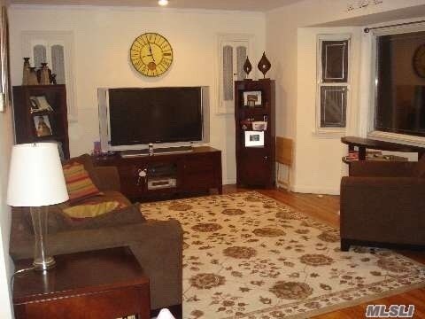 Foto del edificio - 69-48 181st St