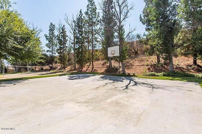 Foto del edificio - 653 Oak Run Trl