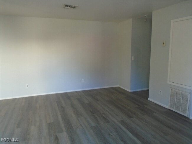 Building Photo - 8265 Beacon Blvd