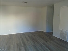 Building Photo - 8265 Beacon Blvd