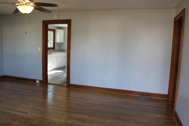Building Photo - 621 Lamont St