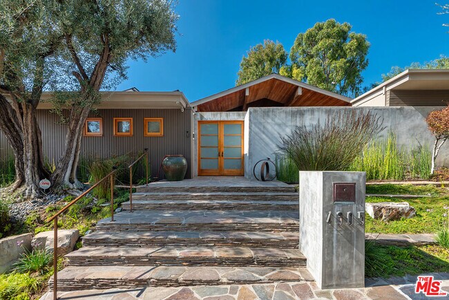 Building Photo - 4305 Clear Valley Dr