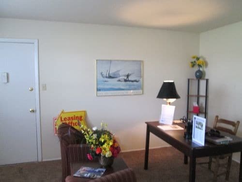 Building Photo - 3605 Kecoughtan Rd