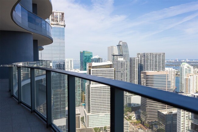 Building Photo - 1000 Brickell Plaza