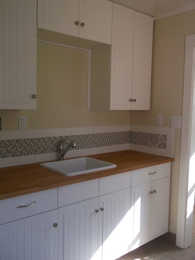 Kitchen - 7906 Newman Ave