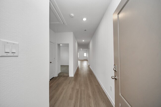 Foto del edificio - 9106 Serene Hvn Dr