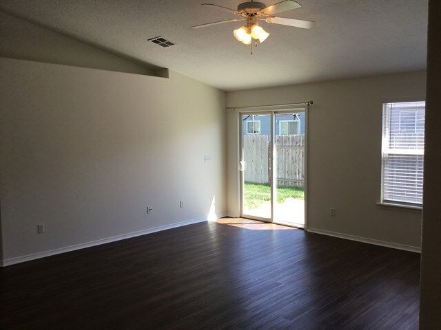 Foto del edificio - 3008 Woodbridge St