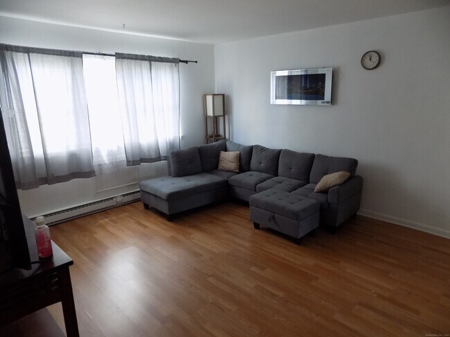 Foto del edificio - 71 Belair Dr