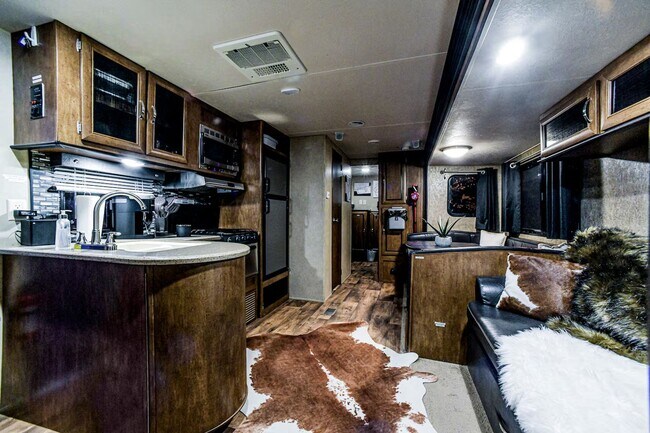 Building Photo - LONG TERM RENTAL! Camper 5 minutes from Nolin Lake.