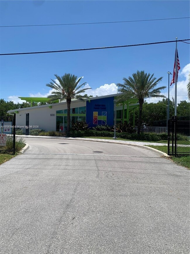 Building Photo - 300 Layne Blvd