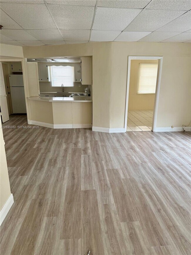 Building Photo - 9390 E Bay Harbor Dr