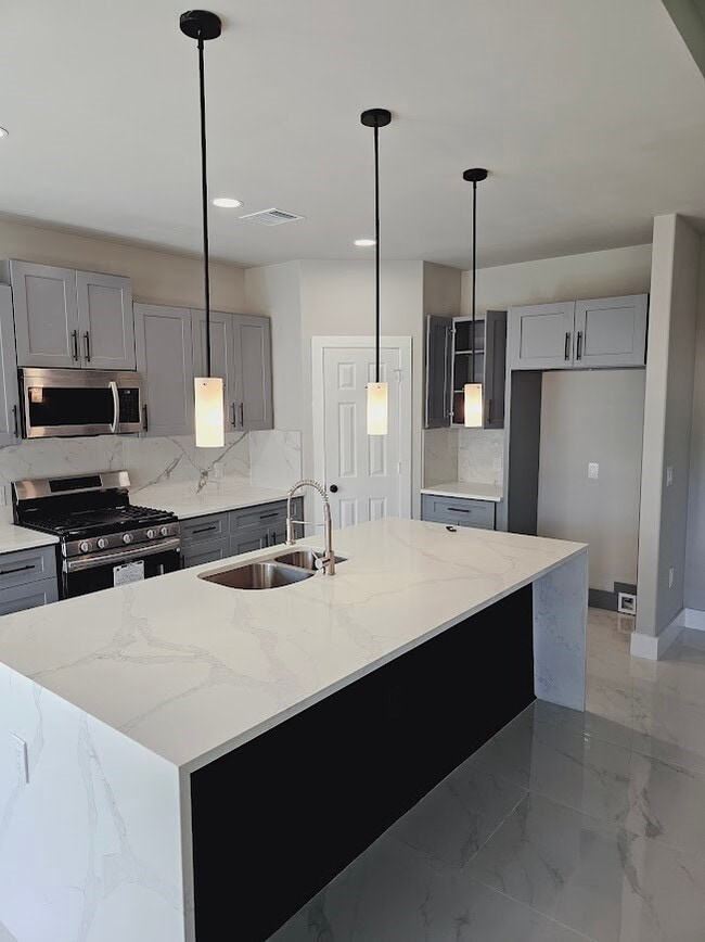 Building Photo - 615 Lettie St