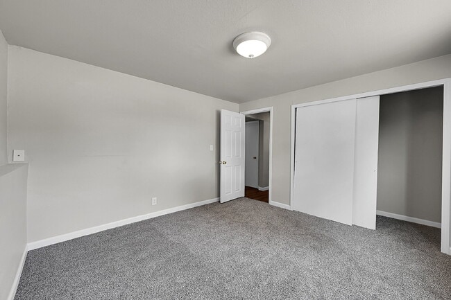 Foto del edificio - $2,195.00, 4 bed, 2 bath, located on Color...