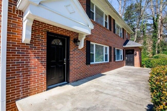Building Photo - 1536 Beech Valley Way NE