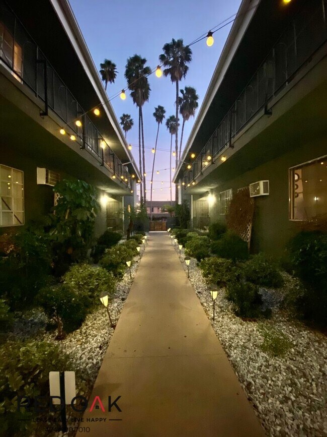 Foto del edificio - 6029 Carlton Way