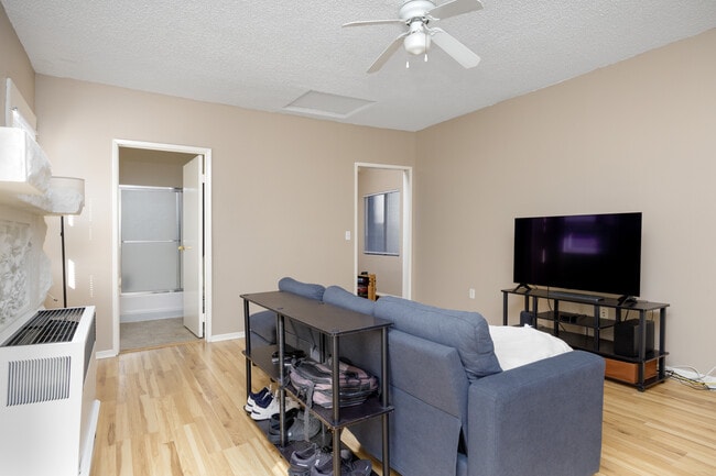 Huge Living room one bedroom house - Student Housing Near USC Univ Southern Calif