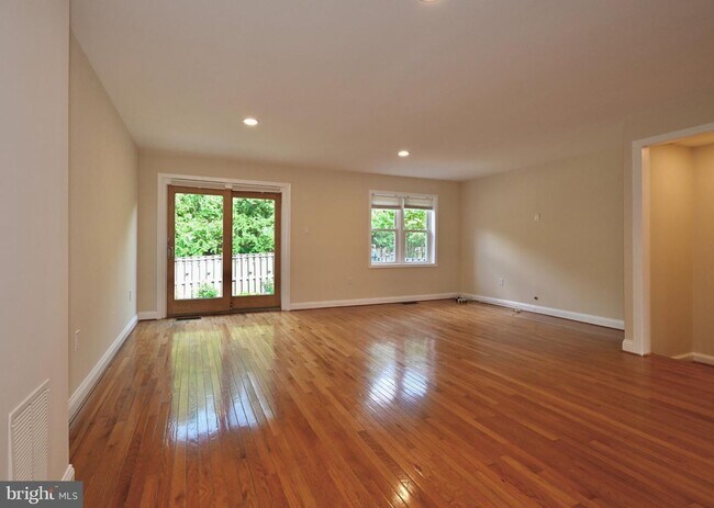 Building Photo - Discover an exquisite opportunity to lease a stunning end-of-row townhouse in the prestigious Bet...