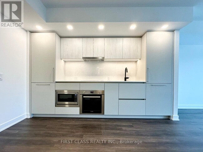 Building Photo - 609 Sherbourne St
