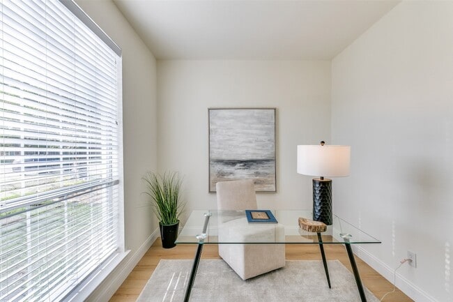 Foto del edificio - 1620 Greenway Dr