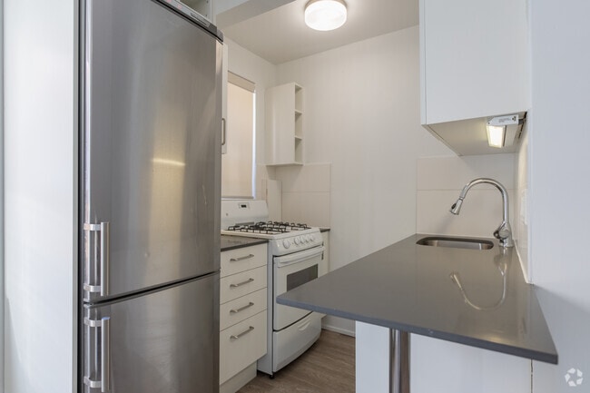 CACHET - 352 pi² - Cuisine - 2367 QUEEN ST E