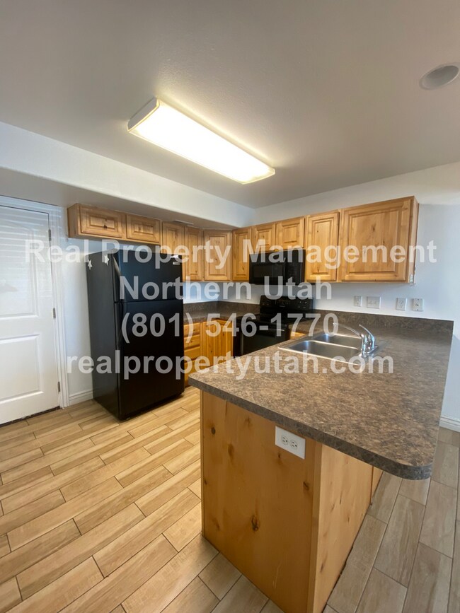 Foto del edificio - Two-Story Townhome Coming Soon in Ogden