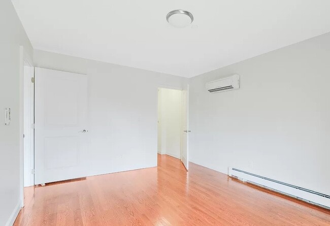 Building Photo - Your Perfect 1-Bedroom Awaits