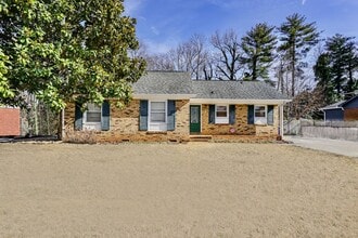 Building Photo - 130 Heather Dr