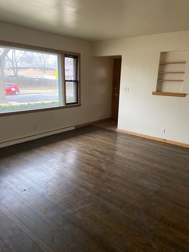 Foto del edificio - NICE 3BR SINGLE FAMILY, BRICK, CLOSE TO EVERYTHING, BASEMENT, YARD, GARAGE1