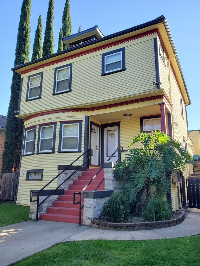 Building Photo - 3018 I St