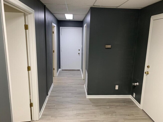 Building Photo - 107 Young Dr.