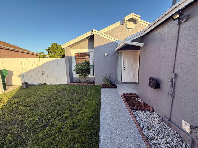 Foto del edificio - 2451 SW 86th Ave