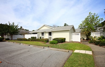Building Photo - 4 Lake Forest Pl