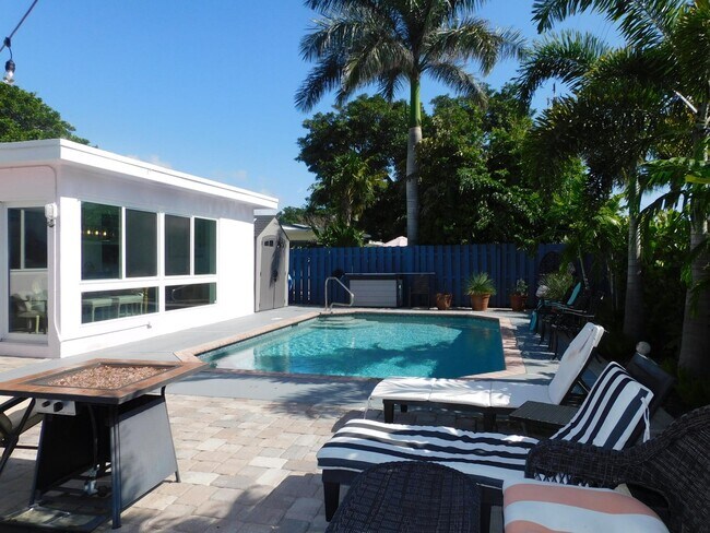 Building Photo - 1702 N L St